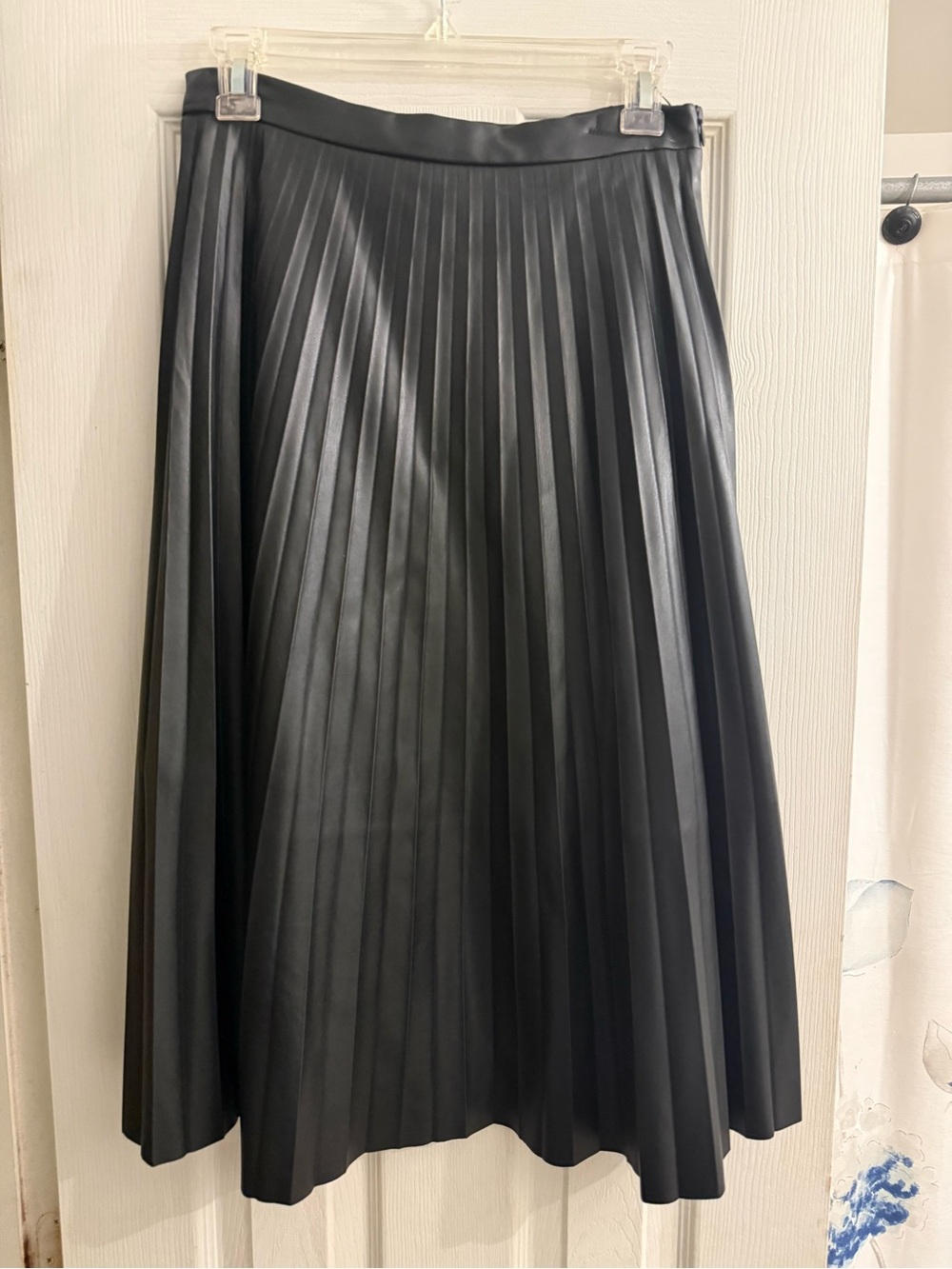 Bloomingdale's Black Pleated A-Line Midi Skirt